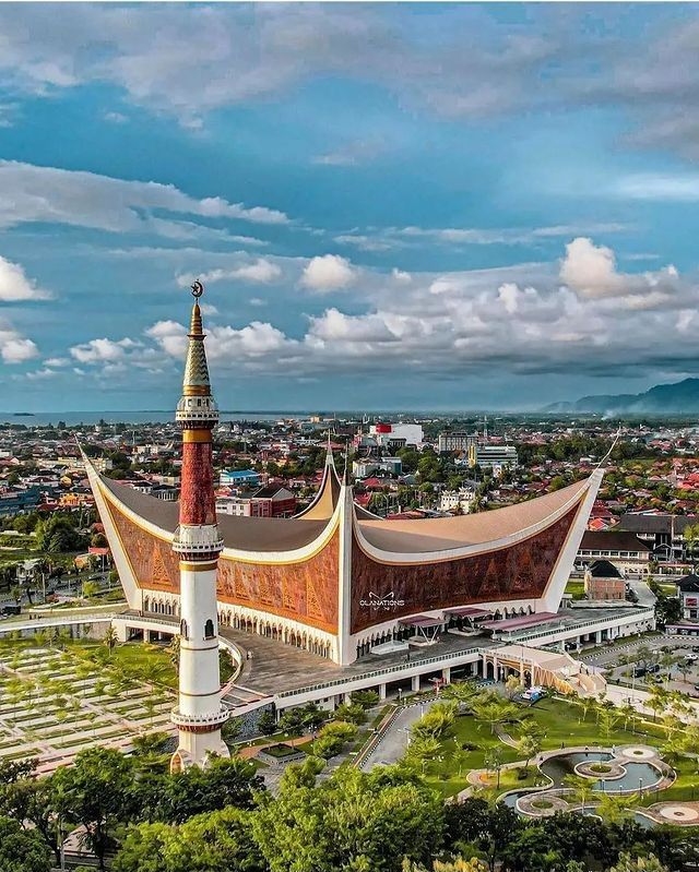 Masjid Raya Sumatera Barat dari udara